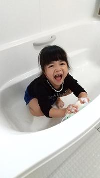 一般プリント部門入選「お風呂そうじは私にまかせて!パート1」