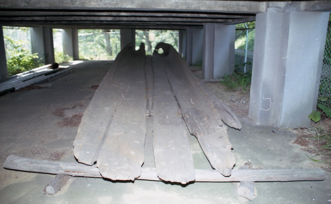 八郎潟出土くり船