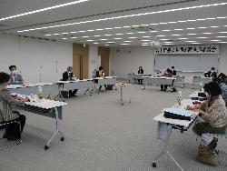 令和2年度第2回潟上市男女共同参画推進審議会 会議の様子