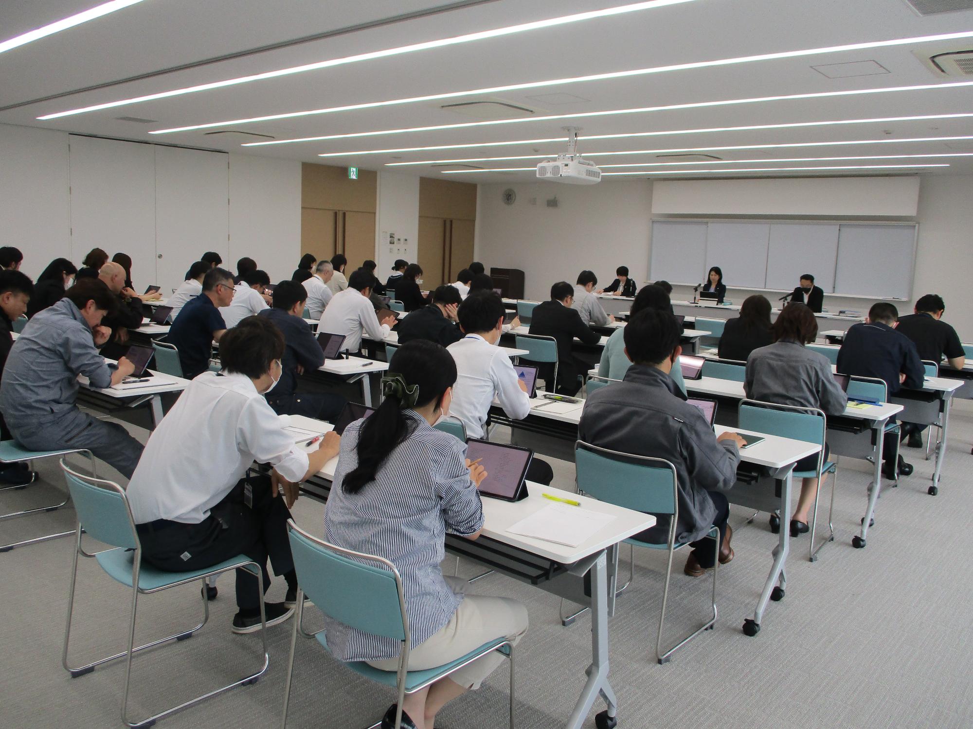 総合計画基本計画素案作成等説明会の様子1