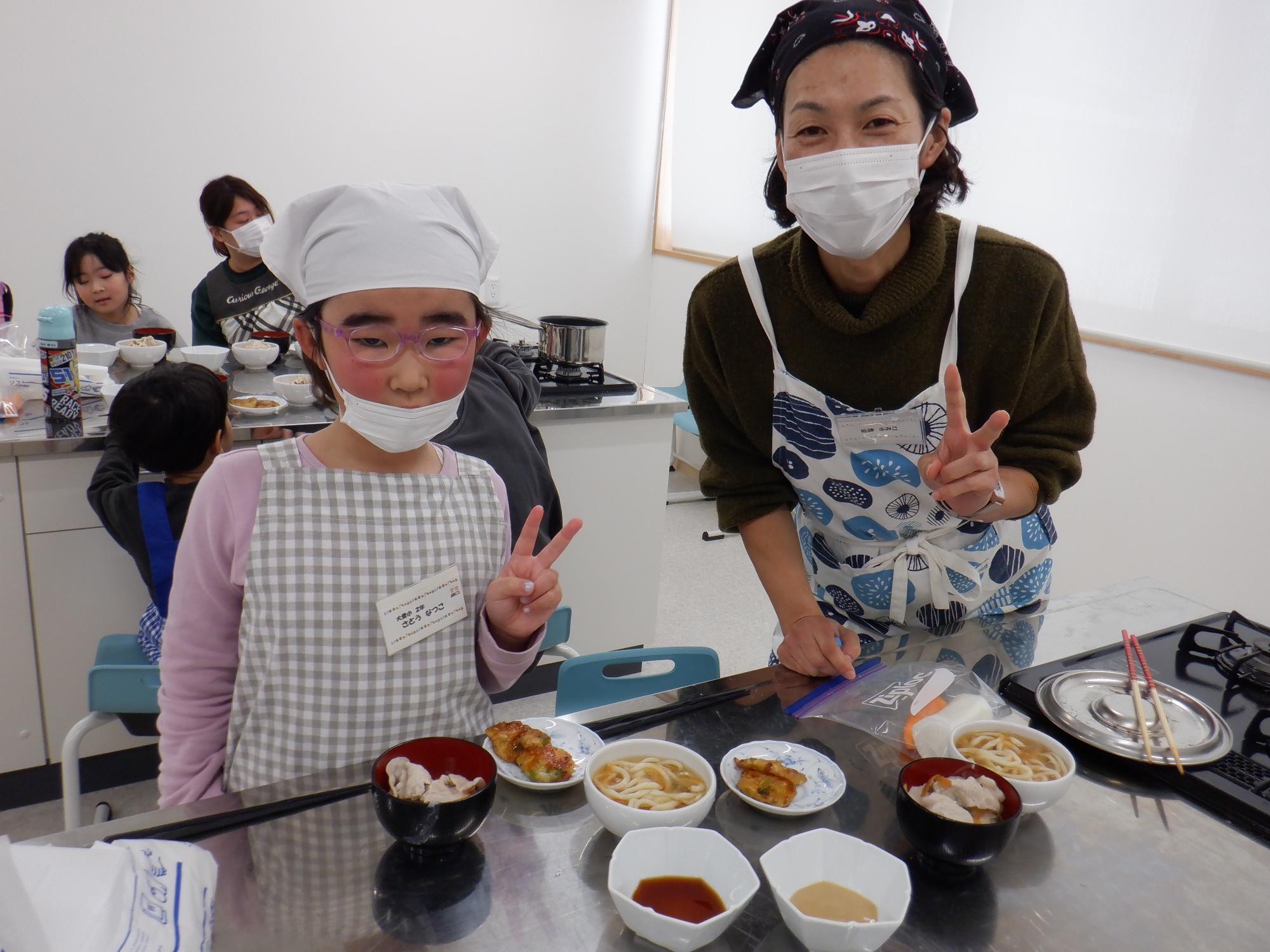 試食しているところ